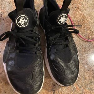 Boys Nike sneakers. 6.5 youth